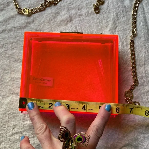 Vintage Y2K Juicy Couture Neon Pink Lucite Box Crossbody with Gold Chain - Picture 5 of 7